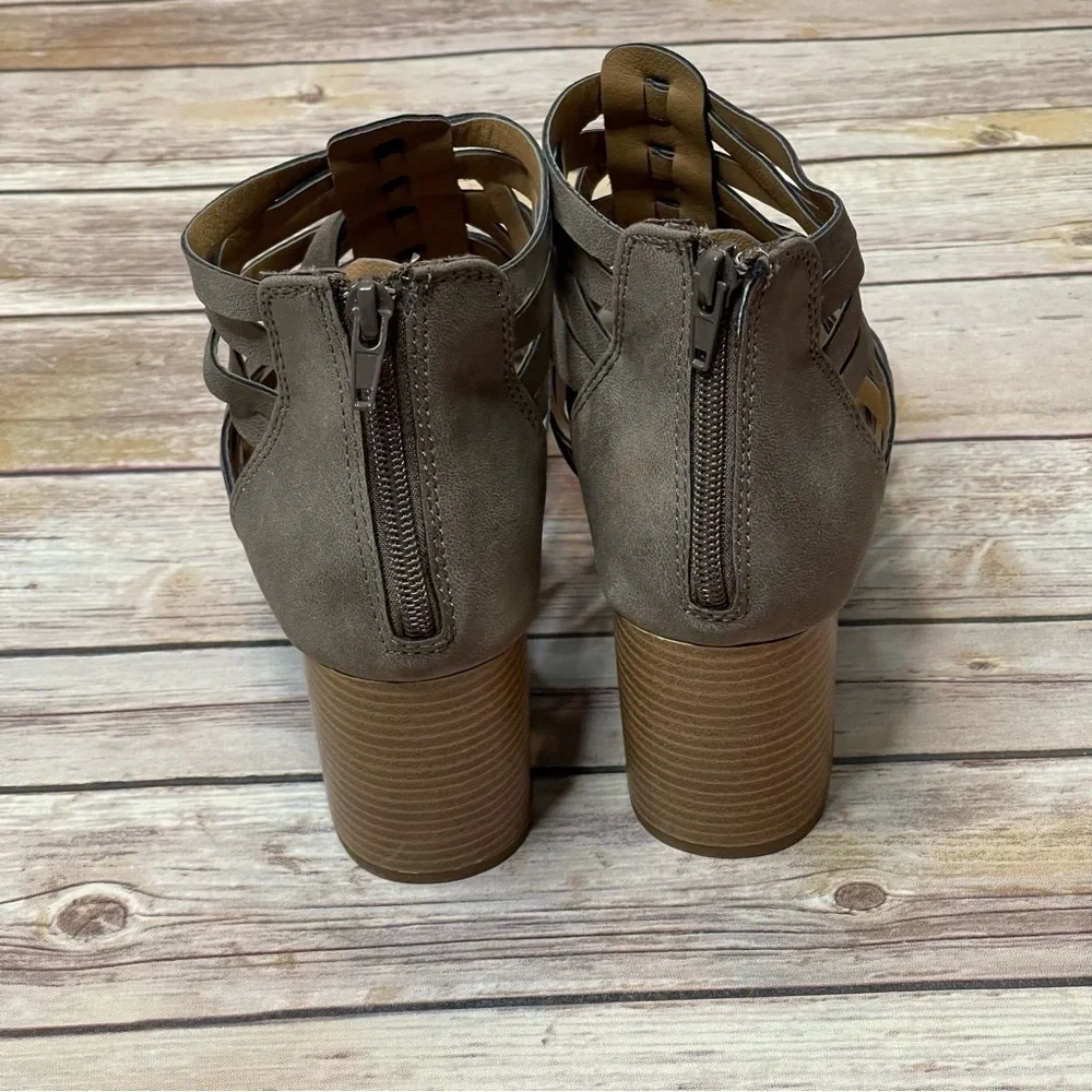 EDL Presents Pop Shiba Size 8.5 Mushroom Taupe Caged Block Heel Sandal (NIB) - Picture 4 of 12